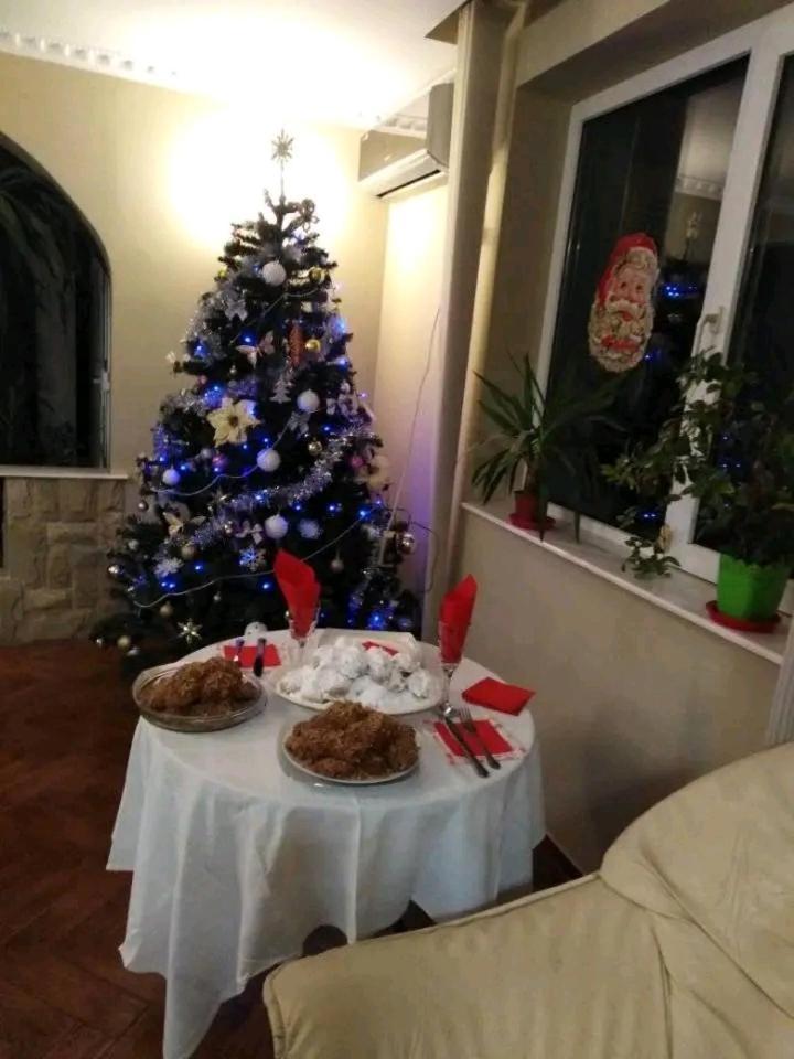 - Creta Guest house *