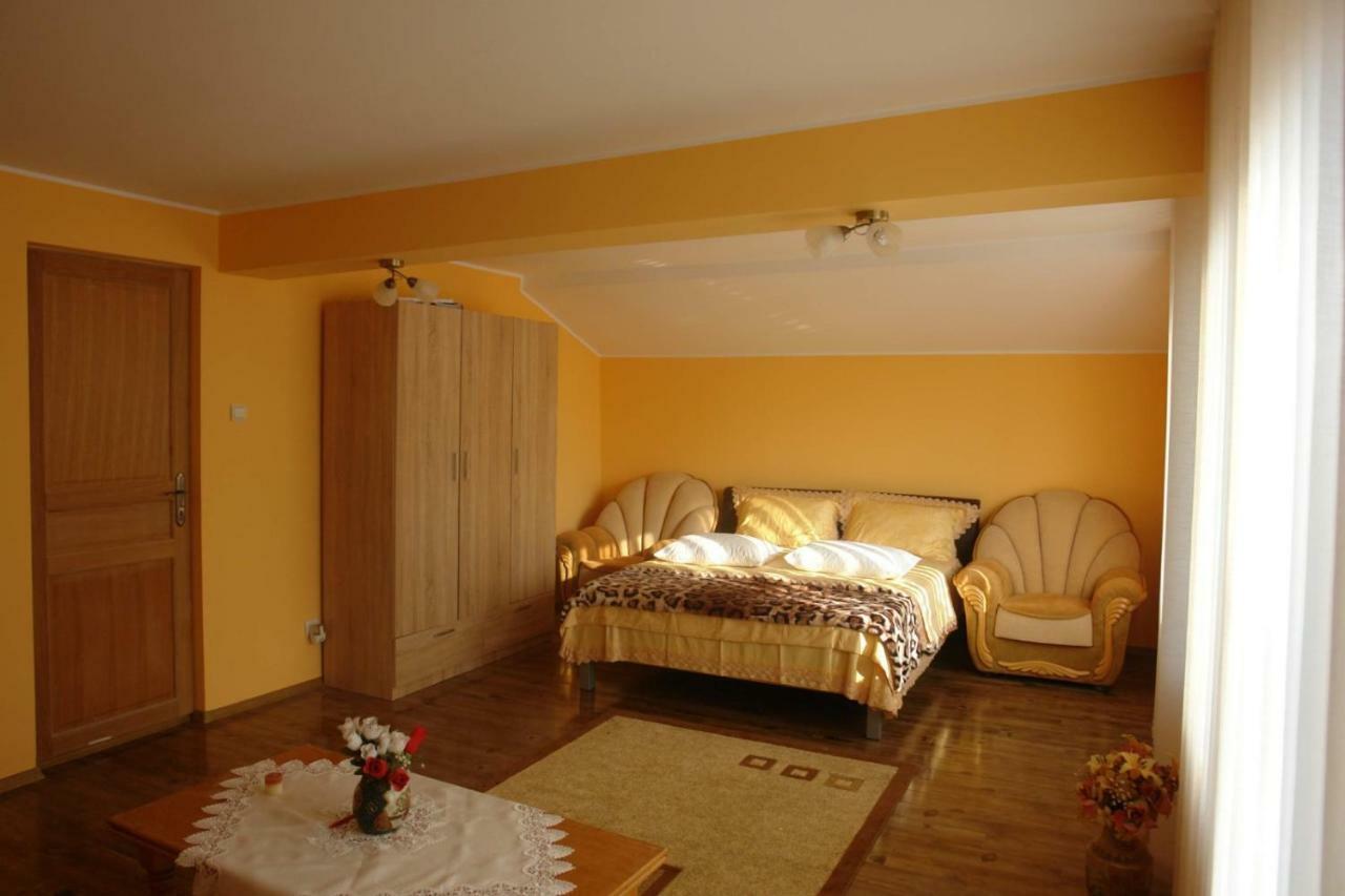 - Creta Guest house *